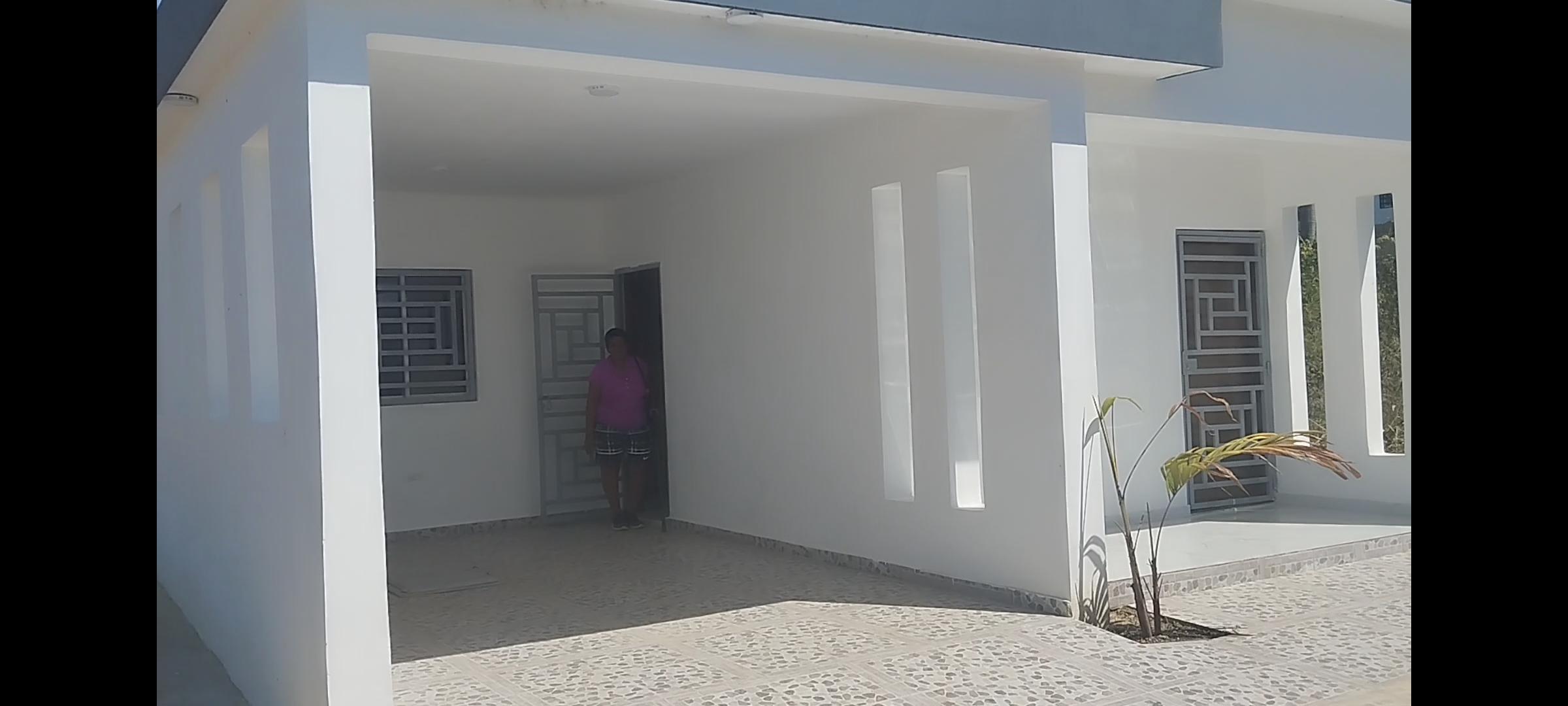 se vende está casa en puerto plata llama 809-973-1875